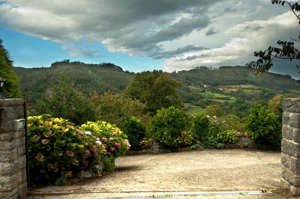 Trisqueles Y Buganvillas Villaviciosa  Exterior foto
