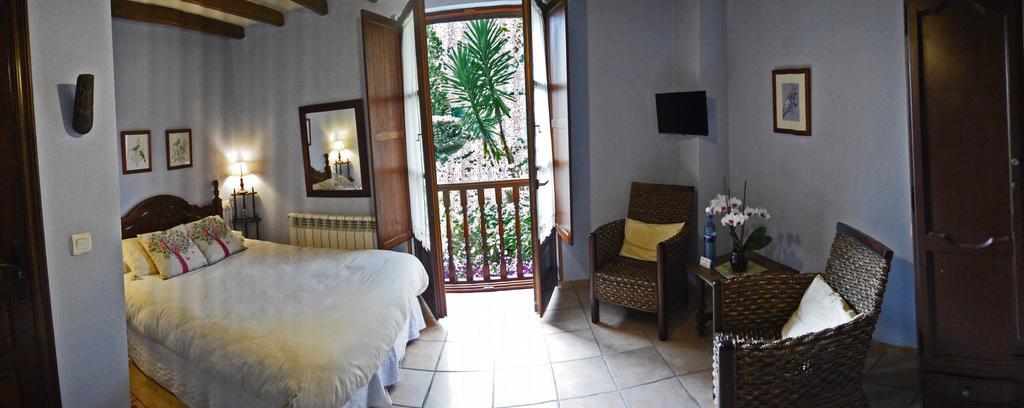 Trisqueles Y Buganvillas Villaviciosa  Exterior foto